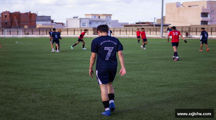 竞技宝jjb平台永不言败，英雄始终在路上！